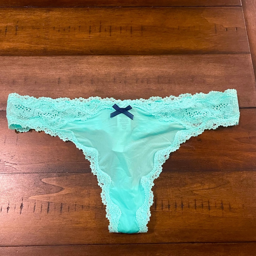 NWT VS Thong